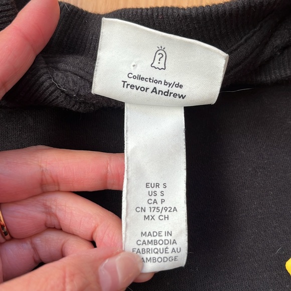 Disney 100 x H&M x Trevor Andrew Mickey Sweatshirt - Picture 5 of 6